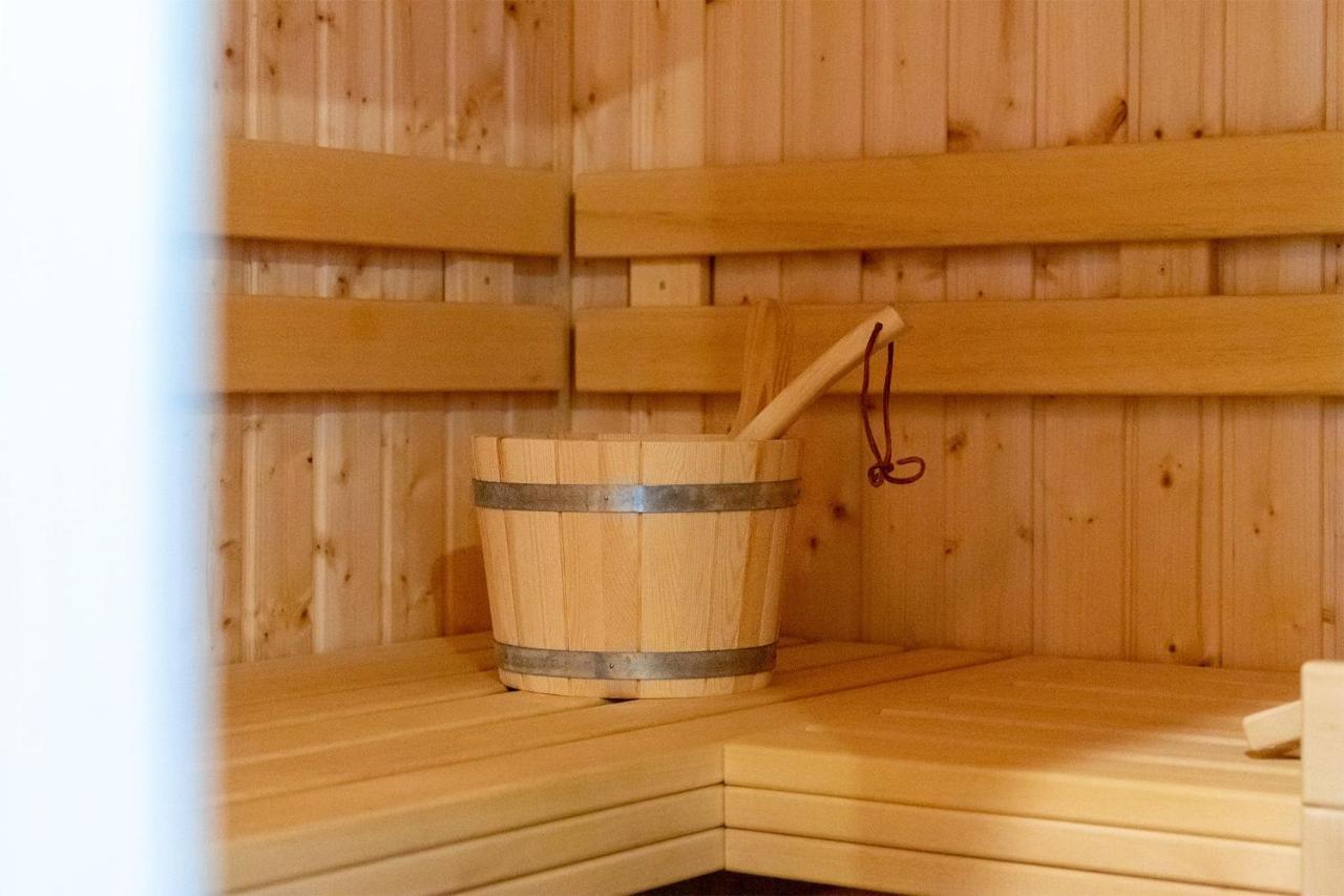 Ferienhaus Maira, Mit Garten Und Sauna Greetsiel Bagian luar foto